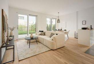 Großer Wohn-/Essbereich mit Austritt zum Garten