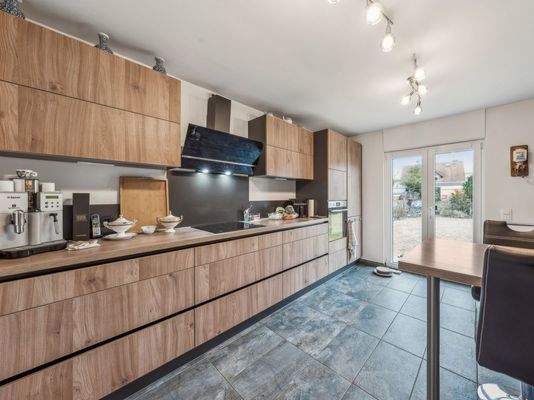 Küche mit Gartenausgang