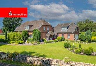 Landhaus mit Garagengebäude