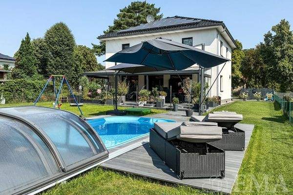 Swimmingpool mit Relaxbereich