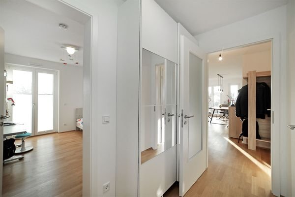 Blick zur Küche und Wohnzimmer
