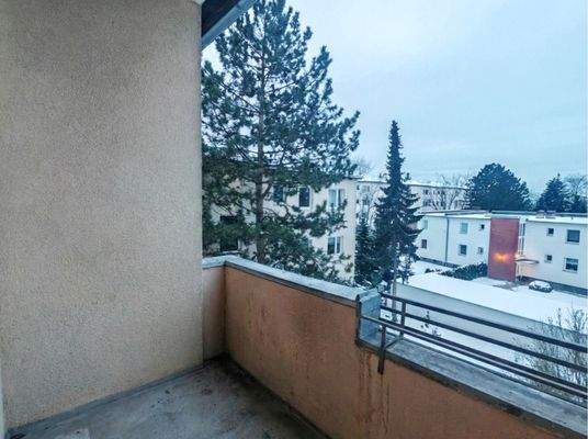 Balkon - Möbel mit KI entfernt -