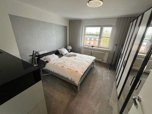 Geräumiges Schlafzimmer