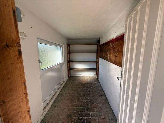 Geräteraum hinter Garage 