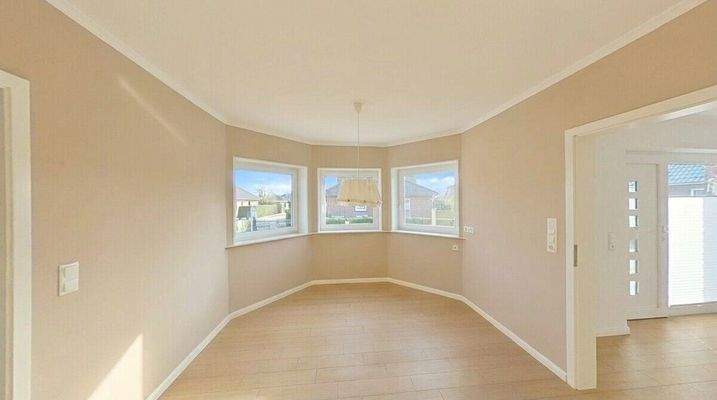 Küche mit einem großen Essbereich