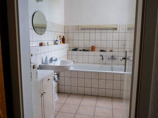 OG - Whg. 1 - Bad mit Wanne und Dusche8308