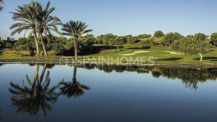 Stylish 3-Bedroom Flats in a Golfside Complex in Monforte del Cid