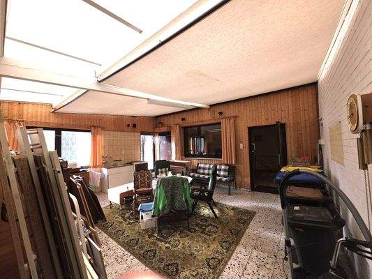 EG Wintergarten Blick von Garage.jpg