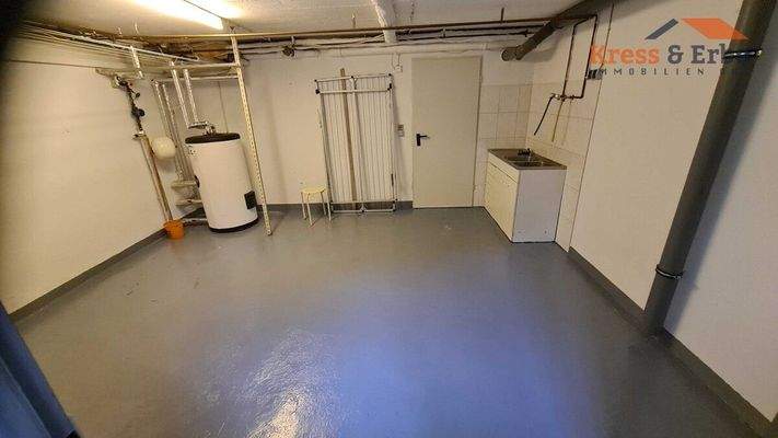 Kellerraum mit Waschmaschinenanschluss