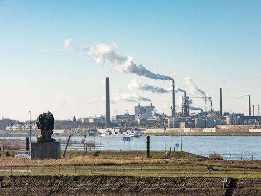 Einfahrt zum Duisburger Hafen