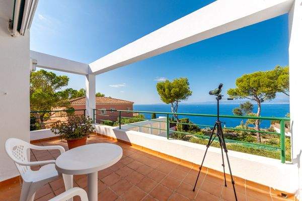 Moderne Villa in erster Meereslinie in Bahia Azul