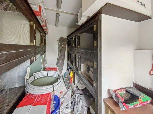 Kaninchenställe im Nebengelass