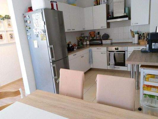 Einbauküche - kann von den jetzigen Mietern übernommen werden.