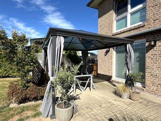Terrasse mit Pavillon