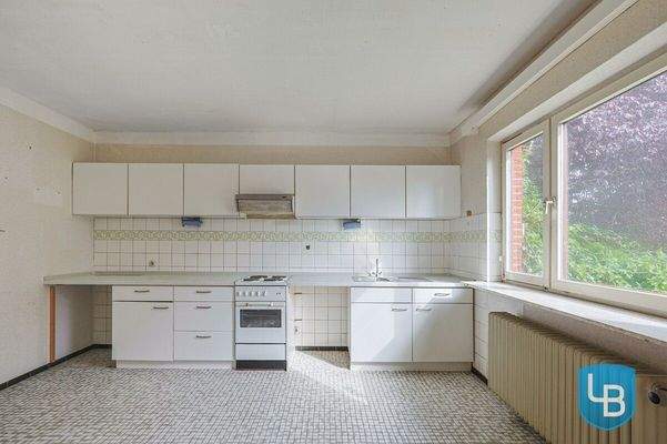 Die Küche mit Platz für einen Sitzbereich