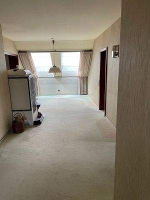 Flurbereich mit Kamin und Essbereich  /  1 OG. 