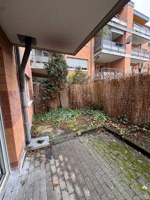 Kleiner Innenhof mit Pflanzen