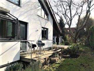 Westseite mit Sundowner Terrasse vor der Küche