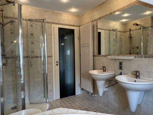 16 Badezimmer im DG