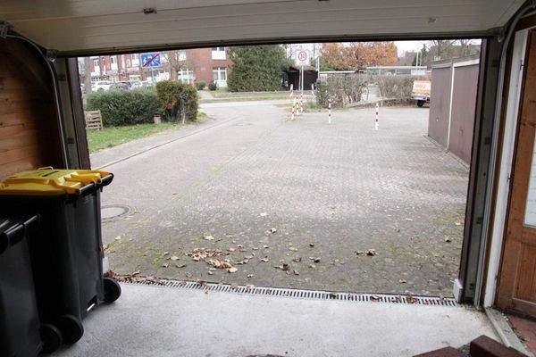Blick aus Garage Straßenseite