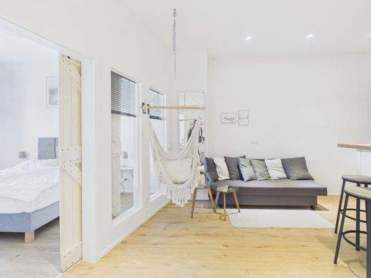 CAM01223G0-PR0192-STILL057