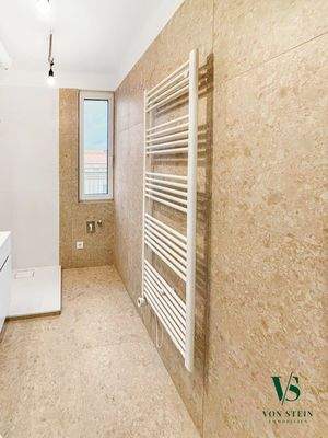 Badezimmer mit Dusche