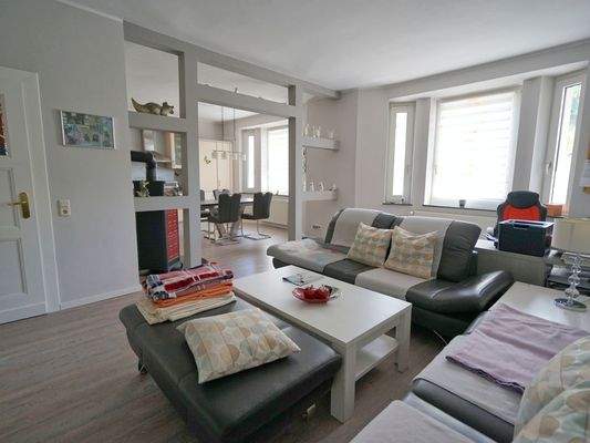 Heller Wohnbereich mit...