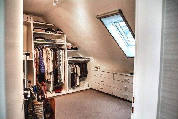 Ankleidezimmer im DG