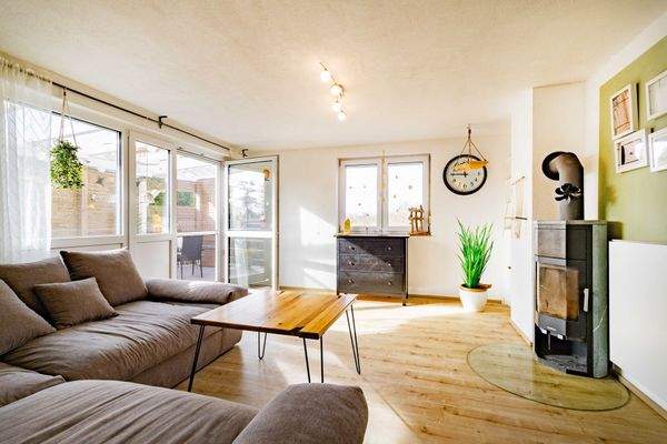 Wohnzimmer mit Kamin