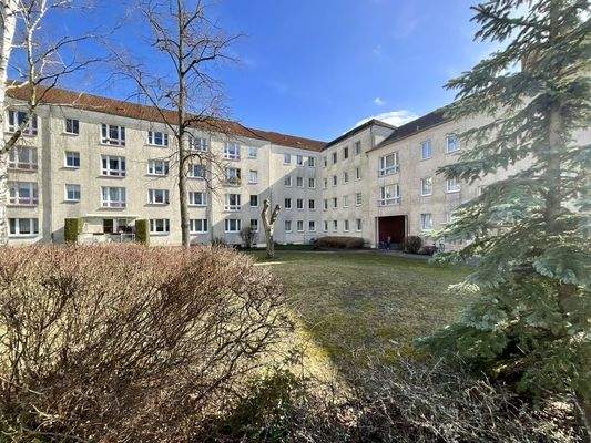 entfernter Blick vom Hof