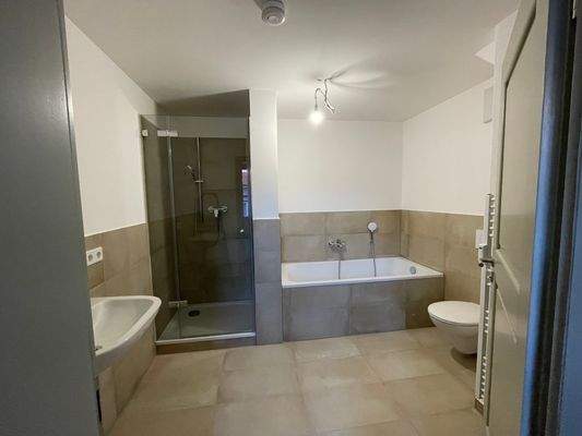 Bad Dusche+Wanne 1. Etage.jpg