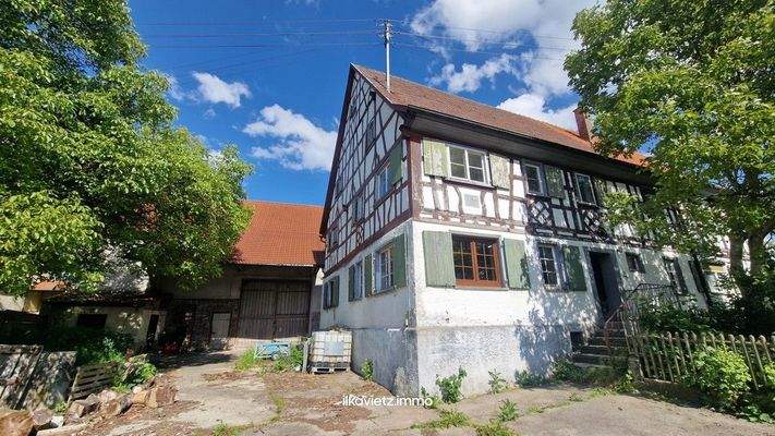 Haus 1 - Hof mit Scheune