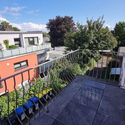 2 Wohnungen/ 1 Balkon