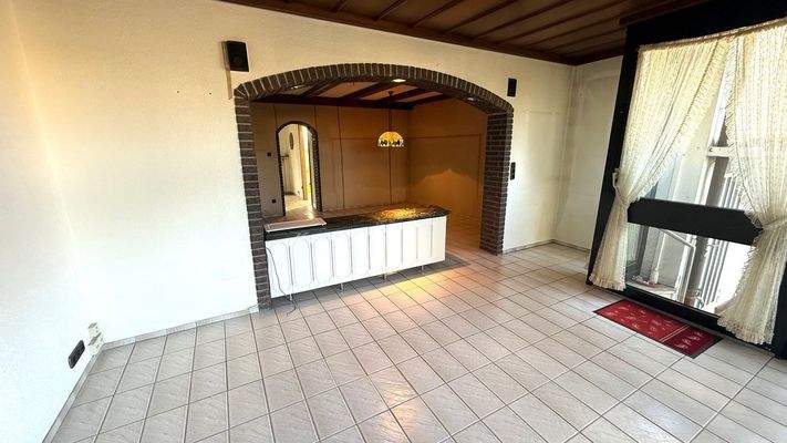 Wohnzimmer mit Erkerfenster