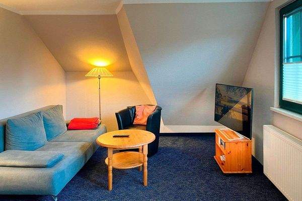 Kleines Zimmer im DG.jpg