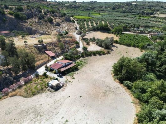 Kreta, Avgeniki: Haus auf großem Grundstück zu verkaufen