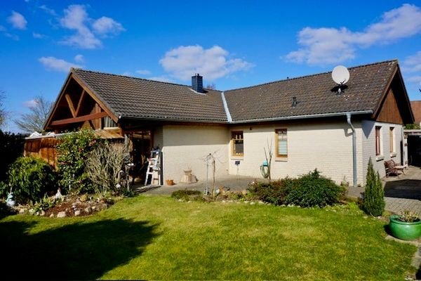 Hausansicht Garten