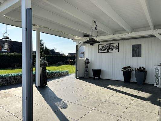  Überdachte Terrasse