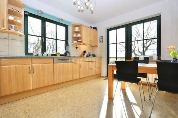 mit Blick in den Garten