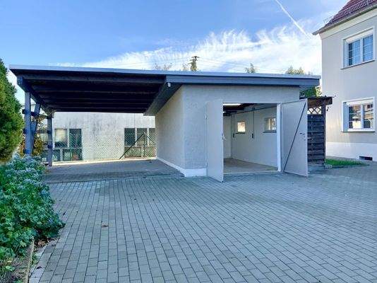 Garage und Carport direkt am Haus