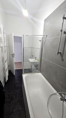 Bad mit Wanne