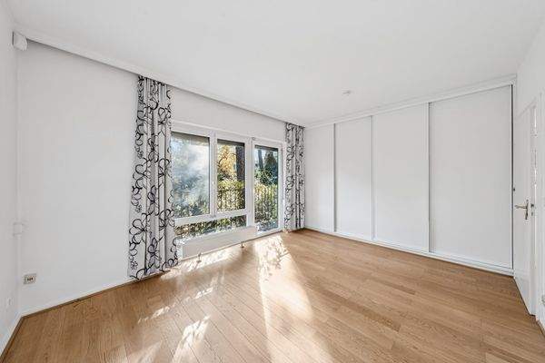 Schlafzimmer mit Einbauschrank