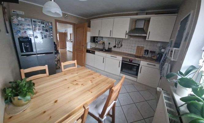 Küche mit Essbereich im OG