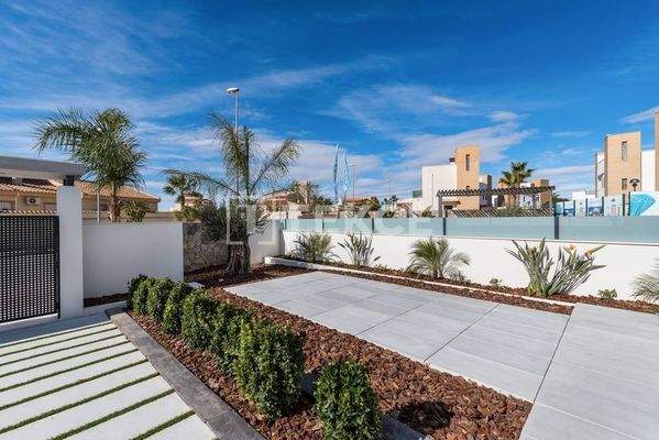 Exquisite Villas with Stunning Natural Views in Rojales Alicante