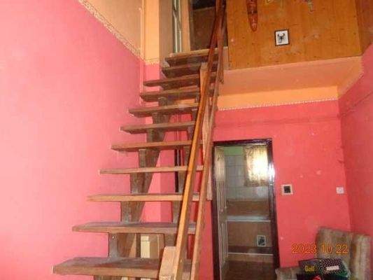 Treppenaufgang zum Kinderzimmer/z.Zt.Büro