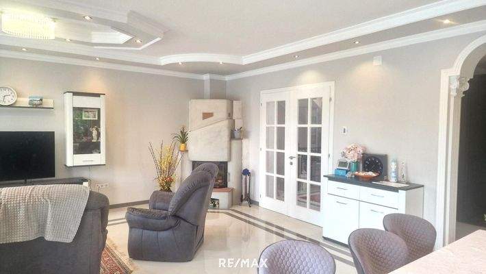 Wohnzimmer mit Kamin