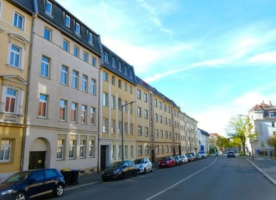 Straßen-bzw. Vorderansicht mit Toreinfahrt