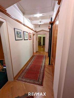 Flur - Weg zum Wohnzimmer