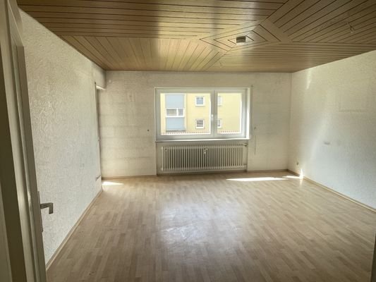 Wohnzimmer mit Loggia-Zugang