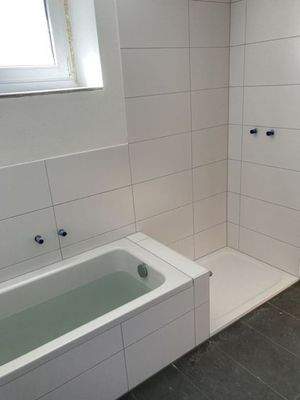 Wanne und Dusche 